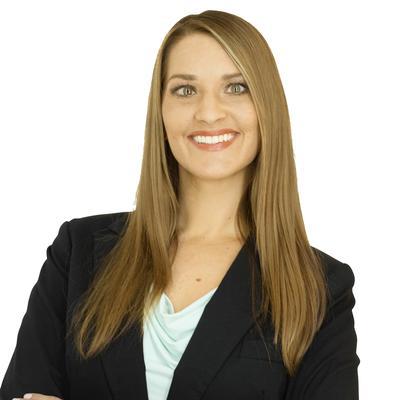 Shannon Davis, FNP-C, medical provider specialize in Weight Loss, Women's Health, Dermatology, HRT, UTI, Anxiety, Depression