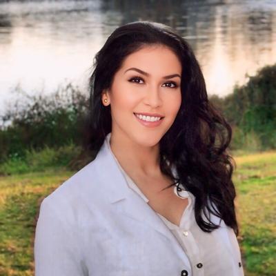 Janel Mayer, APRN,FNP-C, medical provider specialize in Weight Loss, Hormone balancing, Functional Medicine, General Practice, Family Medicine
