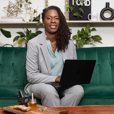 Kia Livingston, DNP,AGPCNP-BC,MLS, medical provider specialize in Internal Medicine, Geriatrics, General Practice, Holistic Medicine, Preventive Medicine, Occupational Medicine, Addiction Medicine, Weight Loss, Functional Medicine, Nursing