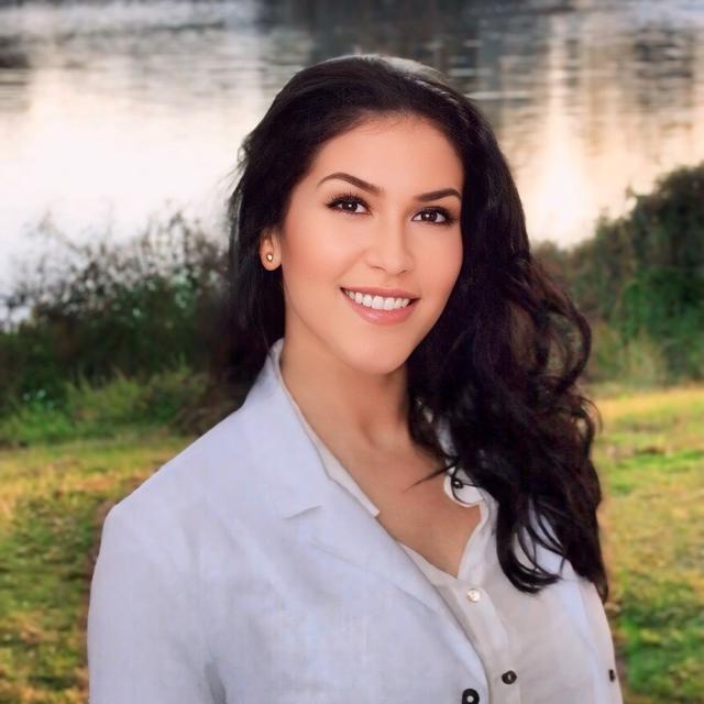 Janel Mayer, APRN,FNP-C, medical provider specialize in Weight Loss, Hormone balancing, Functional Medicine, General Practice, Family Medicine
